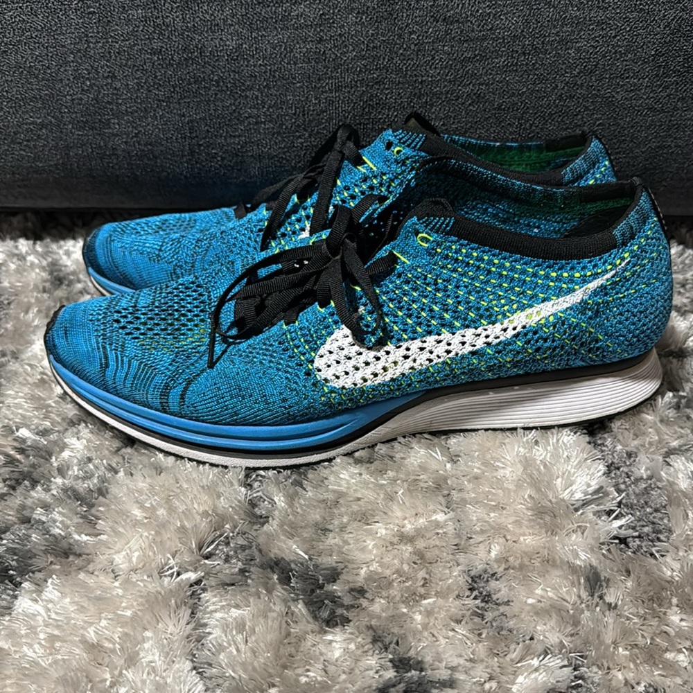 2016 Nike Flyknit Racer - Picture 2 of 6